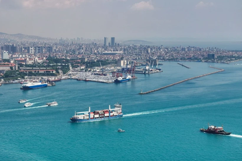İstanbul Boğazı Turkuaz Renğe Büründü: Denizin Rengi Neden Değişti?
