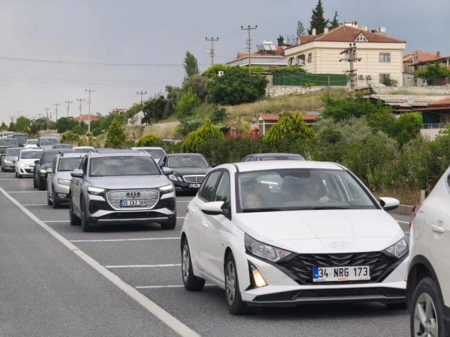 Bayram Trafiği Kilitlendi: Muğla Yolunda Araç Kuyruğu 22 Kilometreyi Buldu