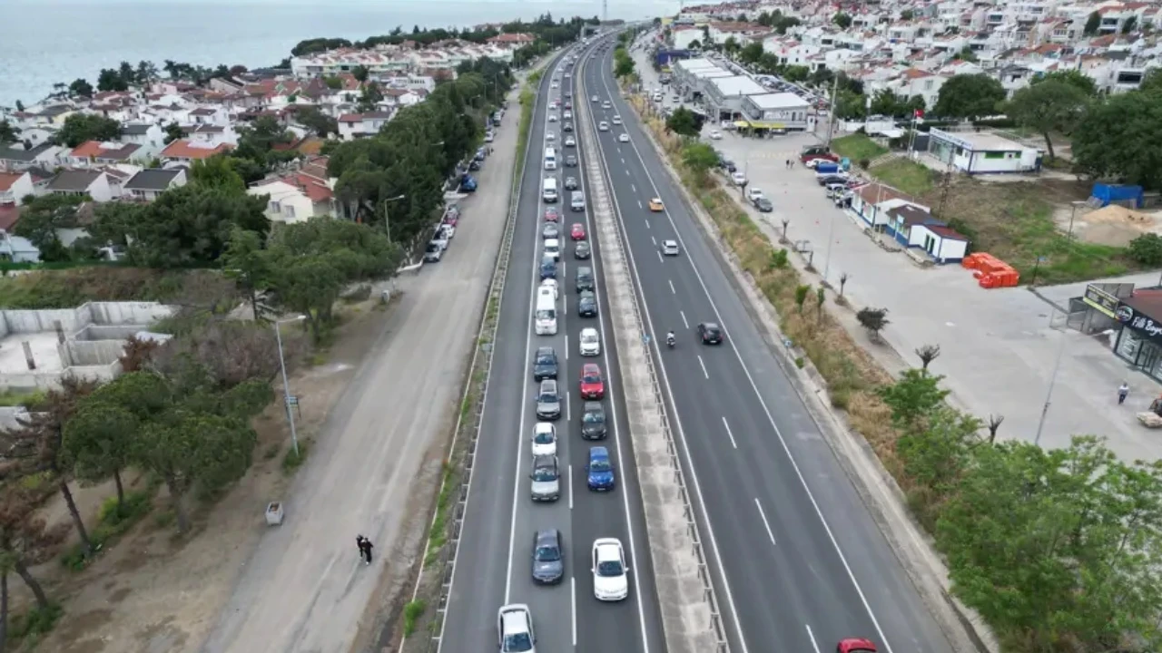 Bayram Dönüşü Başladı: İstanbul Yönünde Trafik Kilitlendi