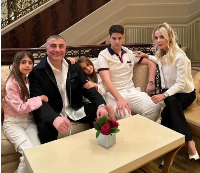 Sedat Peker'in Kızları Kaza Yaptı, Hastaneye Kaldırıldı