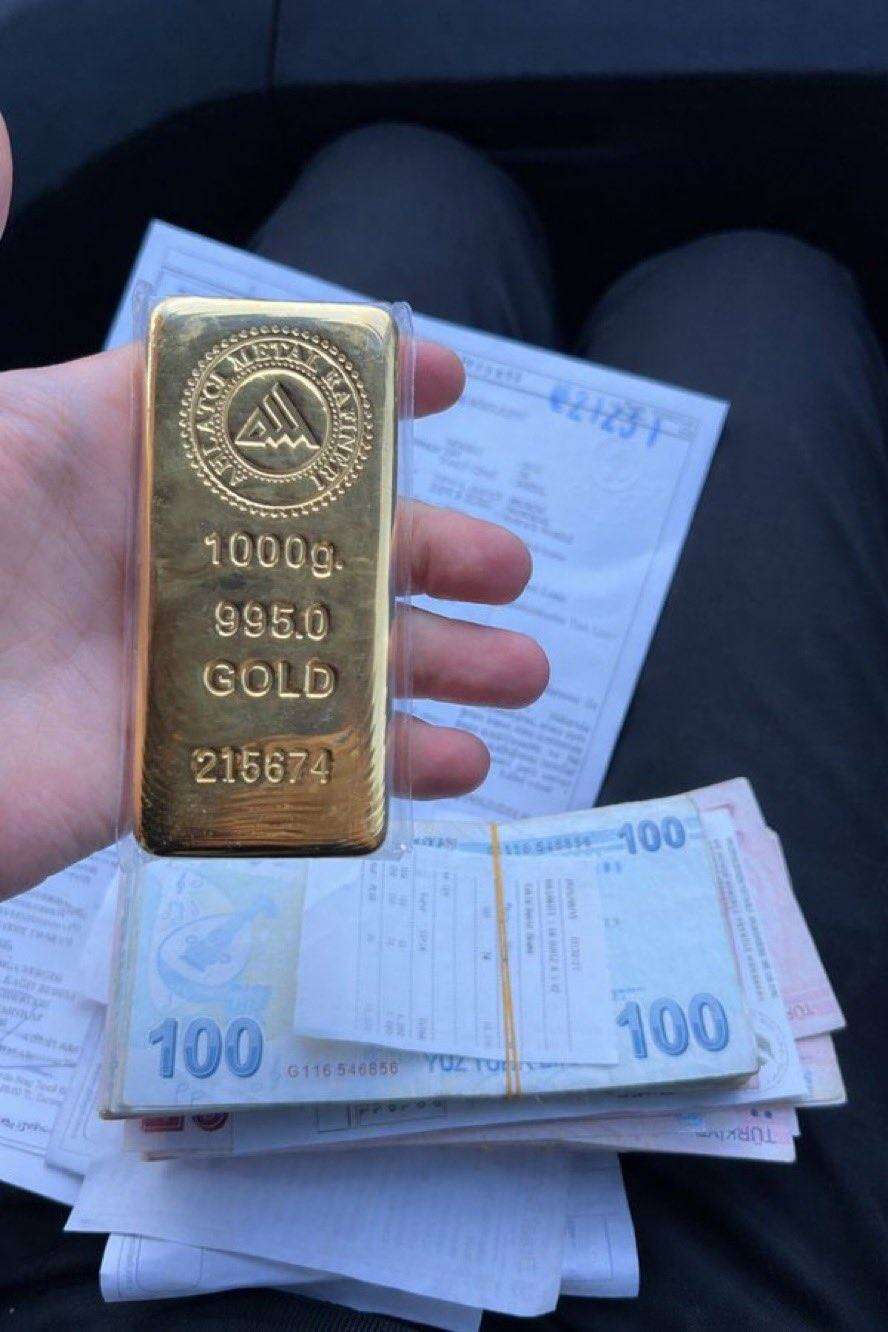 Evini Sattı, 1 Kilo Altına Yatırım Yaptı: Sosyal Medyadaki Paylaşım Gündem Oldu