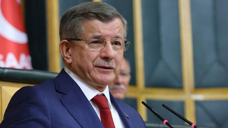 Davutoğlu'ndan Taşeron İşçiler Ve Ücretli Öğretmenler İçin Kadro Mesajı