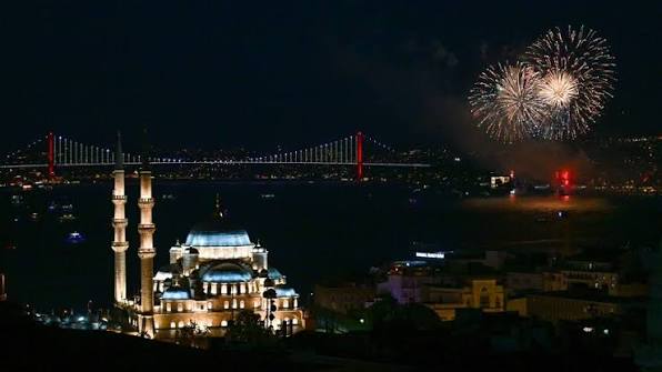 İstanbul’da Havai Fişek Ve Meşale Kullanımına Yasak Geldi