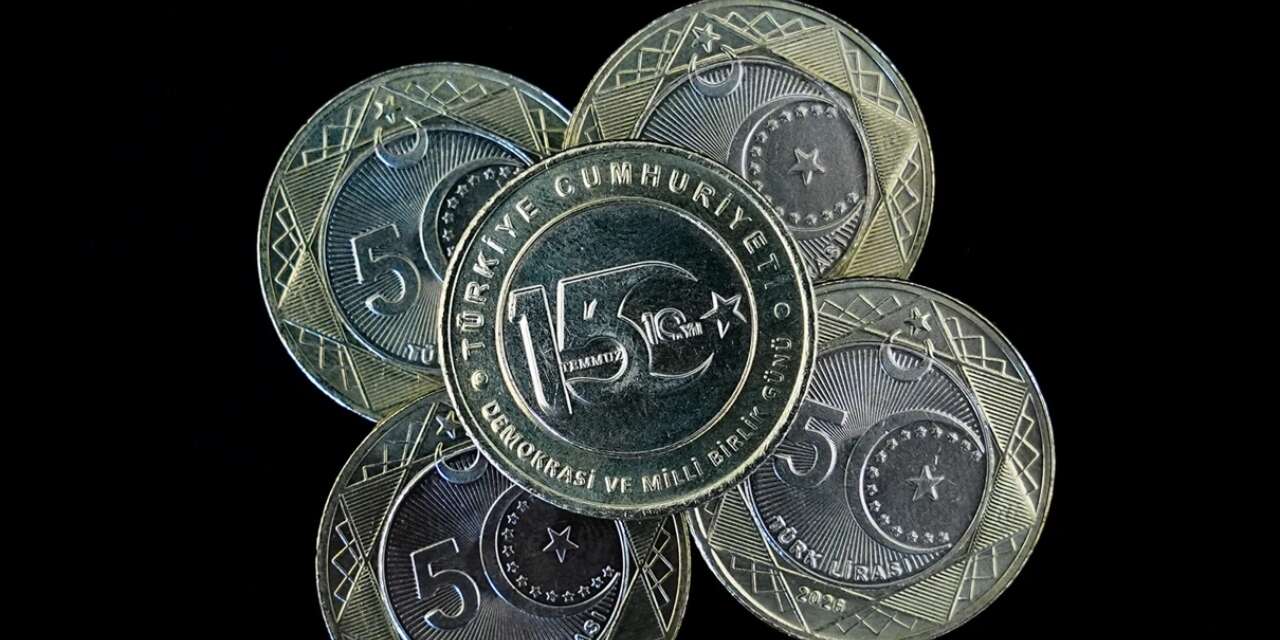 15 Temmuz'un 10. Yılına Özel Hatıra 5 Lira Tedavüle Sunuldu