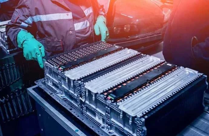Ömrünü Tamamlamış Elektrikli Araç Bataryaları Gübre Olarak Kullanılacak