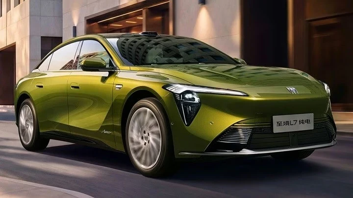 Yeni Elektrikli Sedan: 702 Kilometre Menzil Ve 10 Dakikada 450 Kilometre Şarj