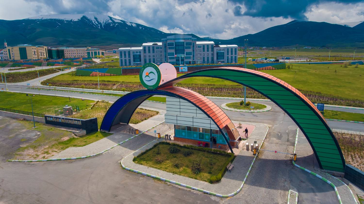 Iğdır Üniversitesi Sağlık Teknikeri ve Büro Personeli Alımı Yapacak