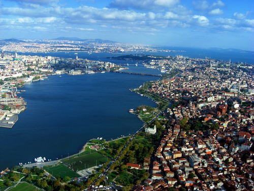Balat’ın Tarihi Sokakları: İstanbul’un Geçmişi Burada Hâlâ Yaşıyor