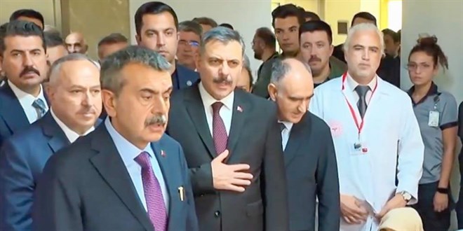 Bakanlar Tekin ve Çiftçi Turgutlu’da Yaralı Öğrencileri Ziyaret Etti