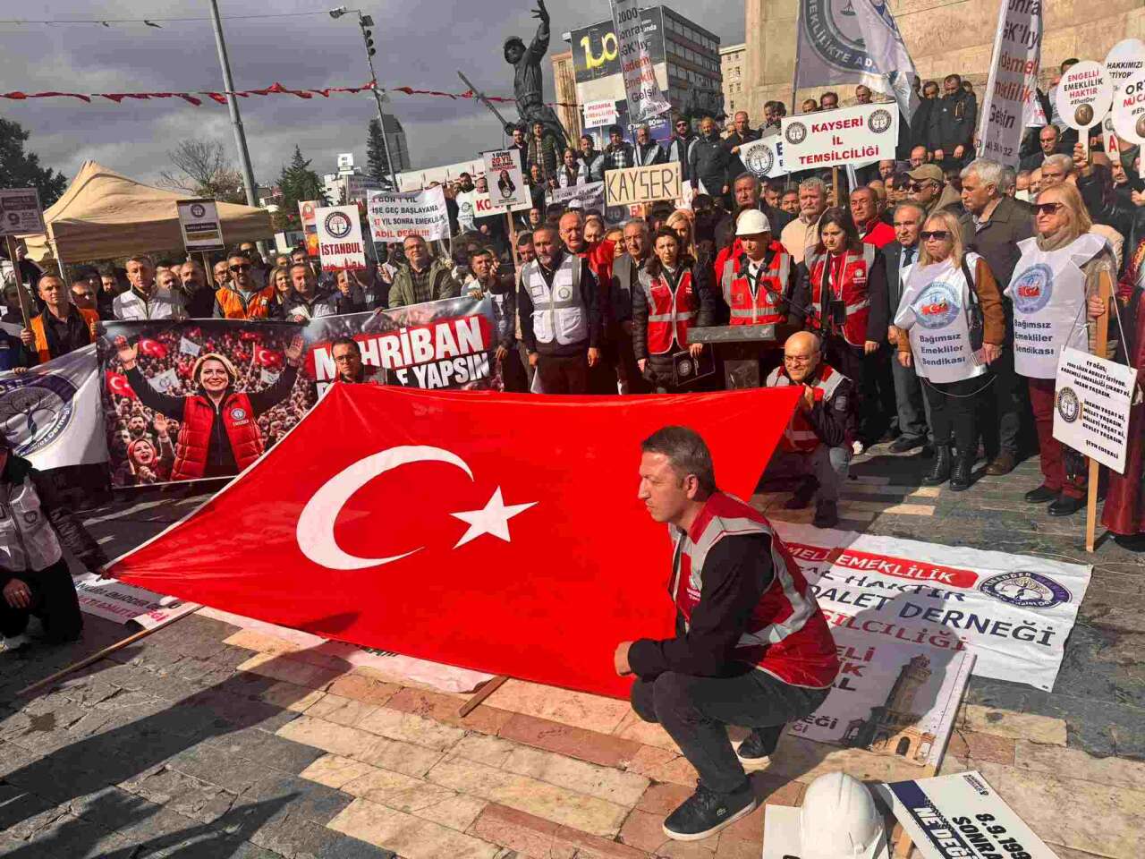 EMADDER’den Kademeli Emeklilik Çağrısı: “Daha Ne Kadar Bekleyeceğiz?”