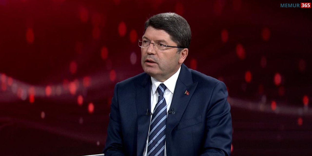 TRT Haber kameramanına Cuma namazı öncesi saldırı: Bakan sert dille kınadı