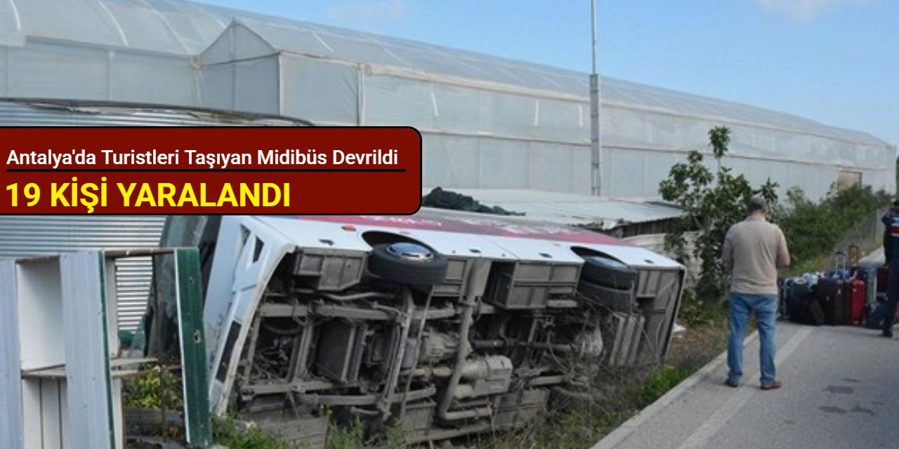 Antalya'da turistleri taşıyan midibüs devrildi: 19 kişi yaralandı
