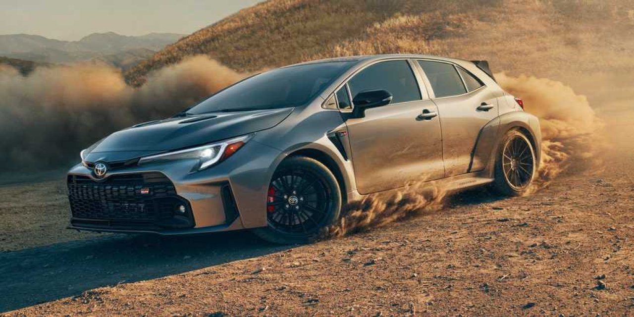 Toyota büyük zam yaptı: İşte Corolla, Corolla Cross, C-HR, Yaris, RAV4 fiyat listesi Mayıs 2025