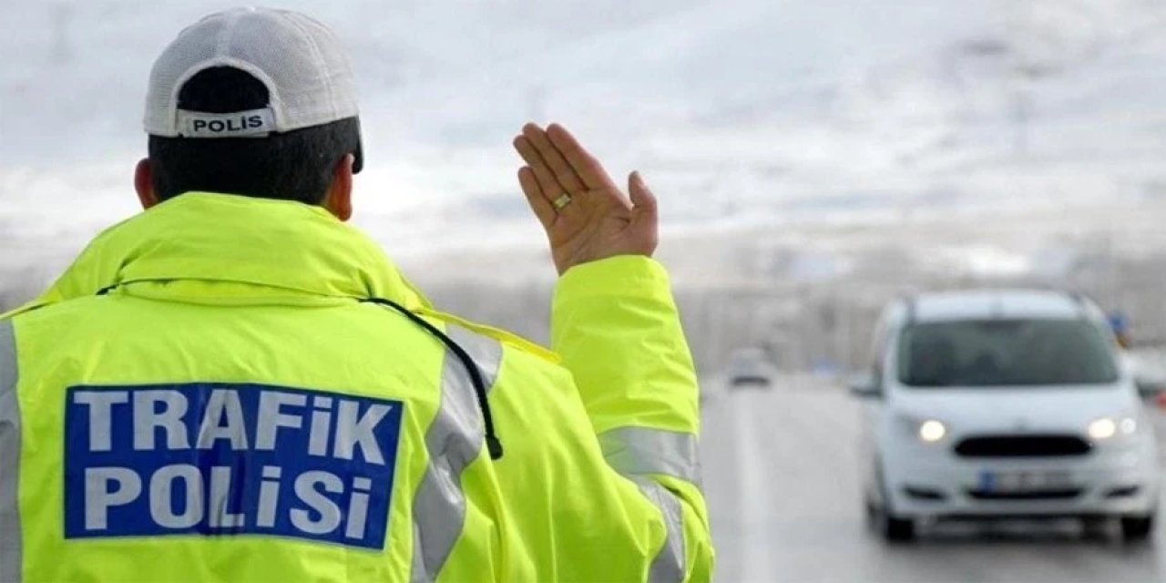Trafikte hız yapan, radar cezası yiyen yandı!