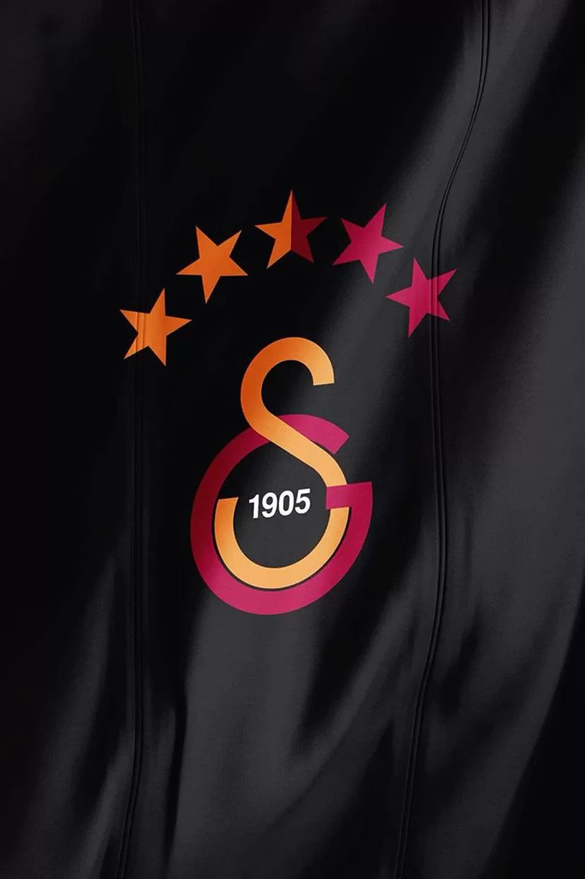 123siyah-fonda-5-yildiz-galatasaray-kanvas-tablosu.webp
